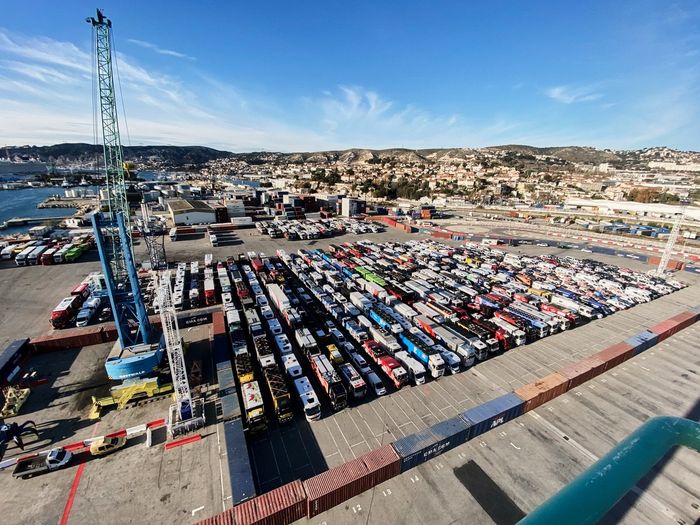 Embarque del Dakar 2021 en Marsella