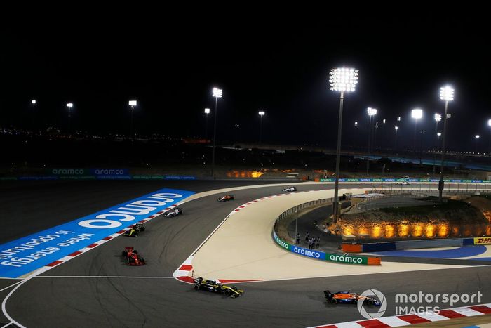 Lando Norris, McLaren MCL35, Esteban Ocon, Renault F1 Team R.S.20, y Charles Leclerc, Ferrari SF1000