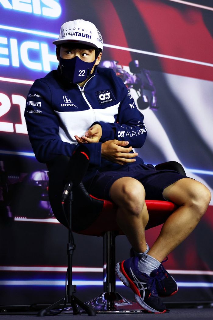 Yuki Tsunoda, AlphaTauri durante la conferencia de prensa
