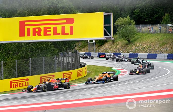Max Verstappen, Red Bull Racing RB16B, Lando Norris, McLaren MCL35M, Sergio Pérez, Red Bull Racing RB16B