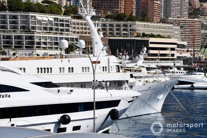 Yates en el puerto de Montecarlo