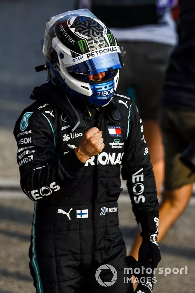 Ganador de la pole position Valtteri Bottas, Mercedes-AMG F1 en Parc Ferme
