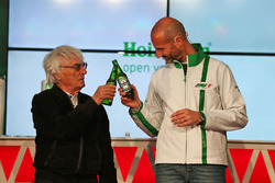(L naar R): Bernie Ecclestone, en Gianluca di Tondo, Heineken Global Head of Brand, bij de Heineken