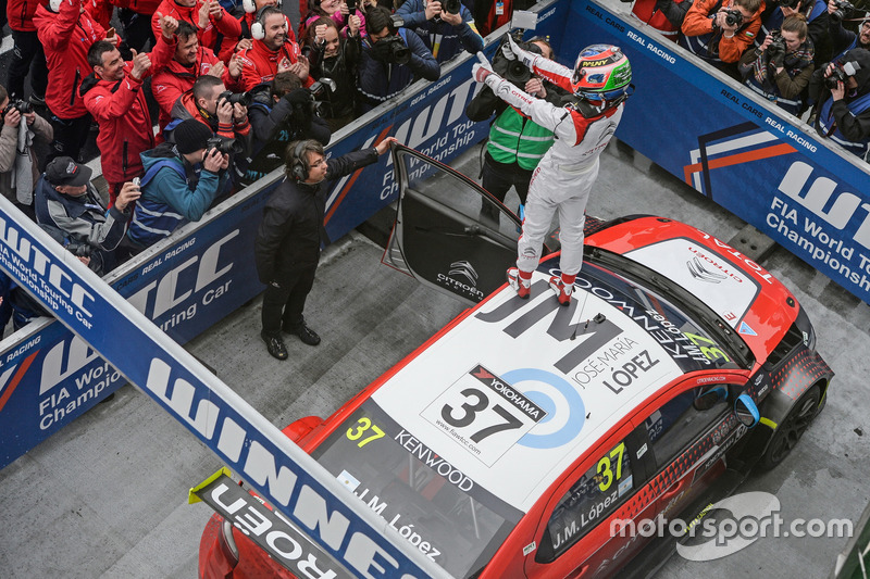 Race winner José María López, Citroën World Touring Car Team, Citroën C-Elysée WTCC