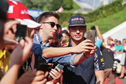 Max Verstappen, Red Bull Racing met fans