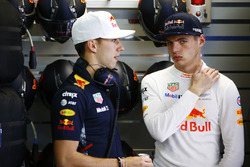 Макс Ферстаппен, Red Bull Racing, резервний гонщик Red Bull Racing П'єрр Гаслі