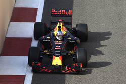 Daniel Ricciardo, Red Bull Racing teste les pneus Pirelli 2017