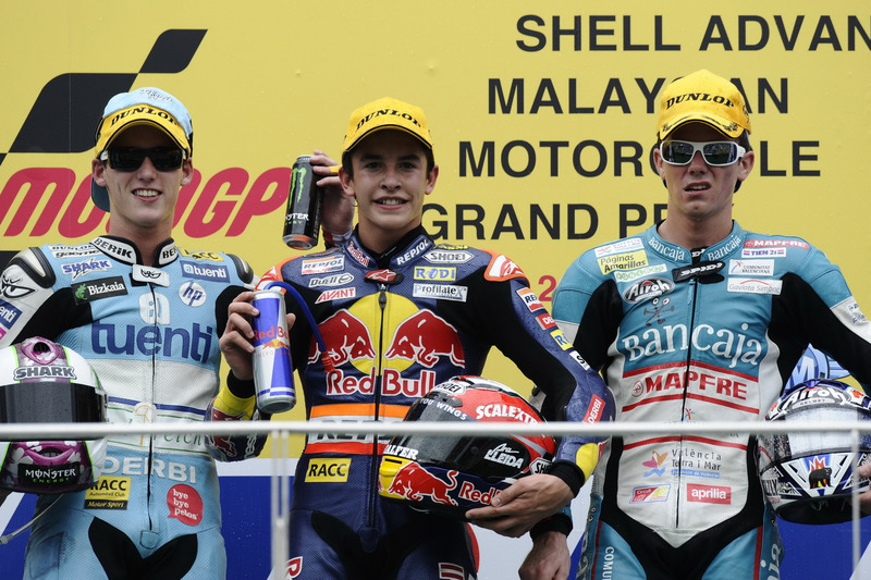 Podium: tweede plaats Pol Espargaro, racewinnaar Marc Marquez, derde plaats Nicolás Terol