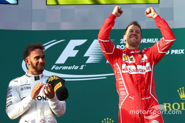 Ganador Sebastian Vettel, Ferrari, segundo lugar Lewis Hamilton, Mercedes AMG F1