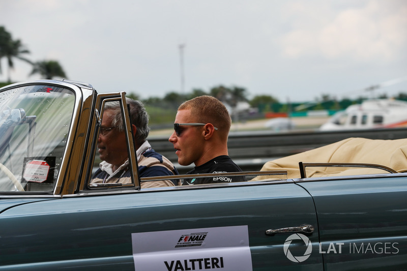 Valtteri Bottas, Mercedes AMG F1 on the drivers parade