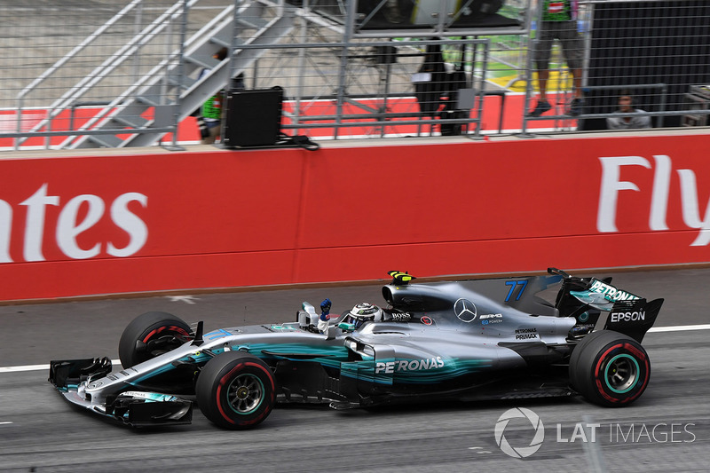 Race winner Valtteri Bottas, Mercedes AMG F1