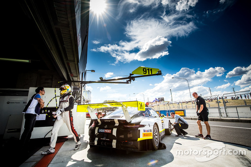 8. #911 Walkinshaw GT3, Porsche 911 GT3 R: Earl Bamber, Kevin Estre, Laurens Vanthoor