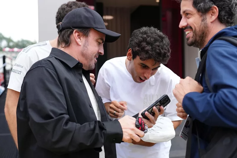 Fernando Alonso, Aston Martin Racing, Gabriel Bortoleto, Audi F1 Team
