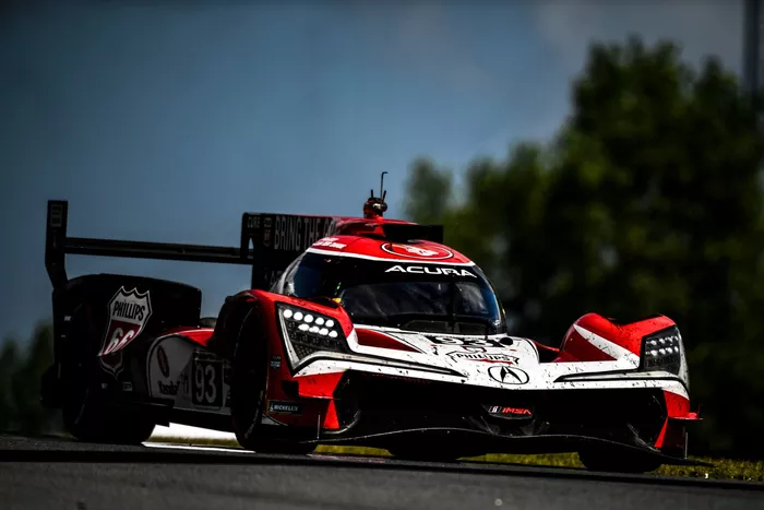 #93 Acura Meyer Shank Racing w/Curb Agajanian Acura ARX-06: Renger van der Zande, Nick Yelloly