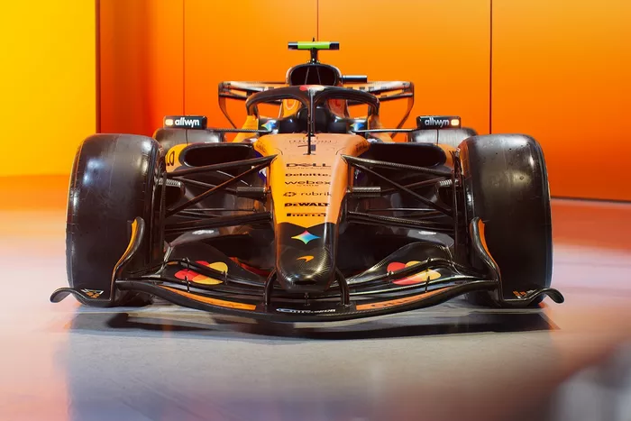 طلاء سيارة McLaren MCL40

