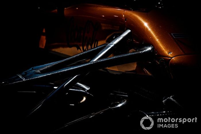 Detalle de la suspensión McLaren MCL34
