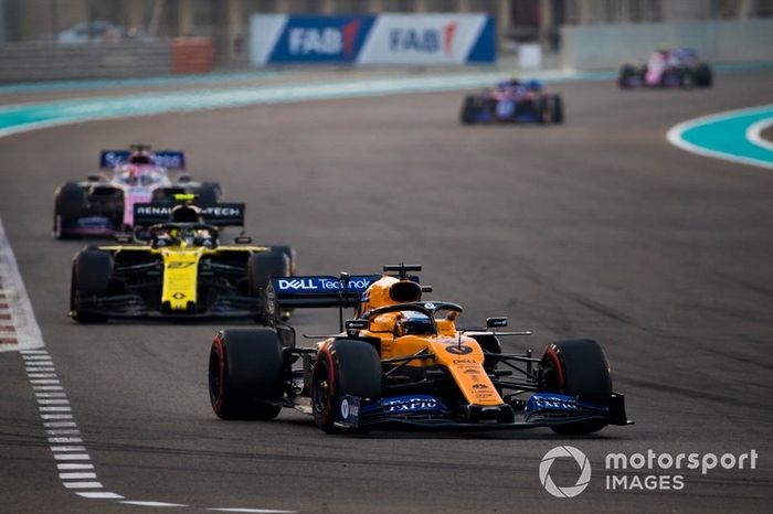 Carlos Sainz Jr., McLaren MCL34, Nico Hulkenberg, Renault F1 Team R.S. 19, Sergio Perez, Racing Point RP19