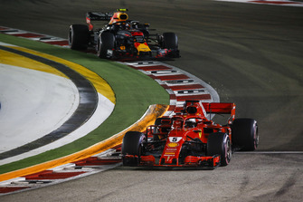 Sebastian Vettel, Ferrari SF71H en Max Verstappen, Red Bull Racing RB14