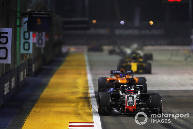 Romain Grosjean, Haas F1 Team VF-18, Fernando Alonso, McLaren MCL33