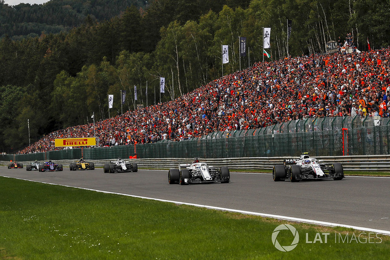 Marcus Ericsson, Sauber C37 i Siergiej Sirotkin, Williams FW41