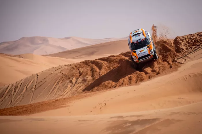 #238 X-Raid Mini John Cooper Works Rally Mini: Laia Sanz, Maurizio Gerini