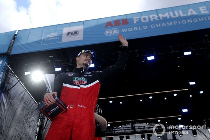 Podio: ganador Pascal Wehrlein, Porsche