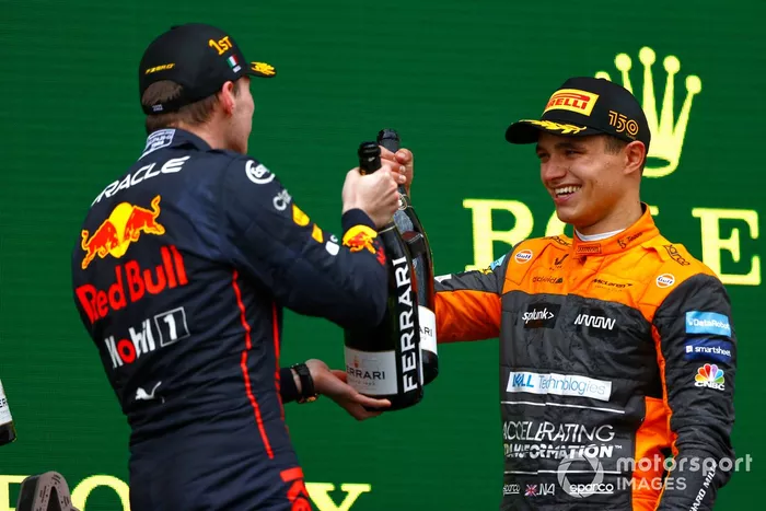 Podio: ganador Max Verstappen, Red Bull Racing, tercer lugar Lando Norris, McLaren