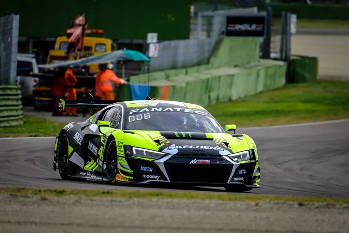 #46 Team WRT, Audi R8 LMS Evo II GT3: Nico Müller, Frédéric Vervisch, Valentino Rossi