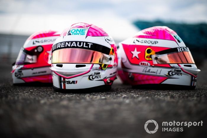 Cascos Tributo usados por los pilotos de FIA Formula 2 Jack Aitken, Campos Racing, Guanyu Zhou, UNI Virtuosi Racing, y los pilotos de FIA Formula 3 Max Fewtrell, ART Grand Prix Ye Yifei, Hitech Grand Prix Christian Lundgaard, ART Grand Prix
