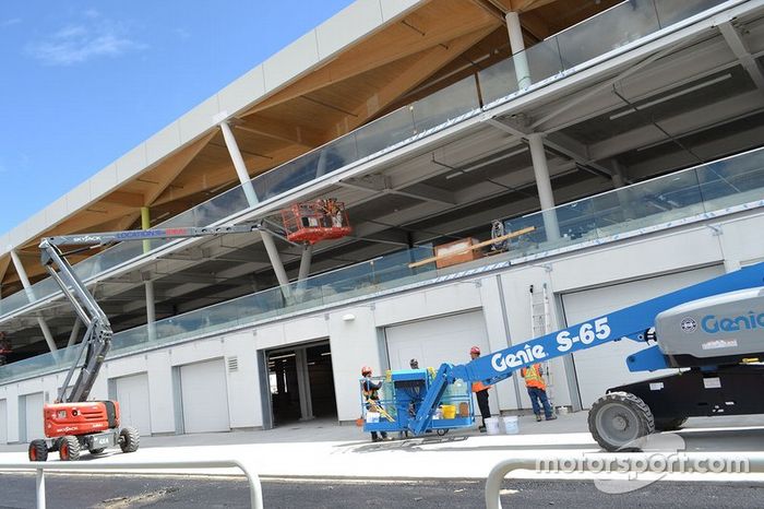 Vista general del edificio de boxes de Montreal