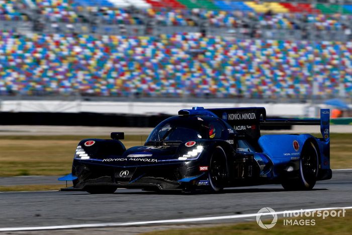 #10 Wayne Taylor Racing Acura ARX-05 Acura DPi: Pit Stop, Helio Castroneves, Alexander Rossi, Filipe Albuquerque, Ricky Taylor