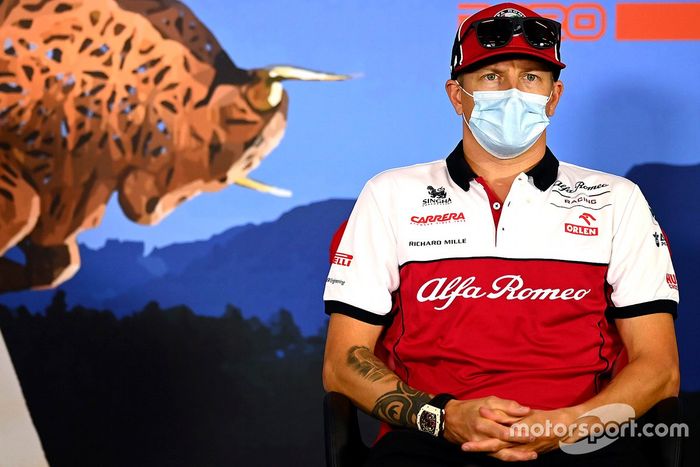 Kimi Raikkonen, Alfa Romeo  en la conferencia de prensa