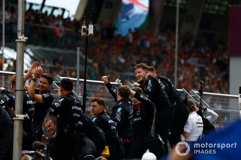 Verstappen Defended, Mercedes Trashed: The Inside Story You Need To See - d9uy2jw