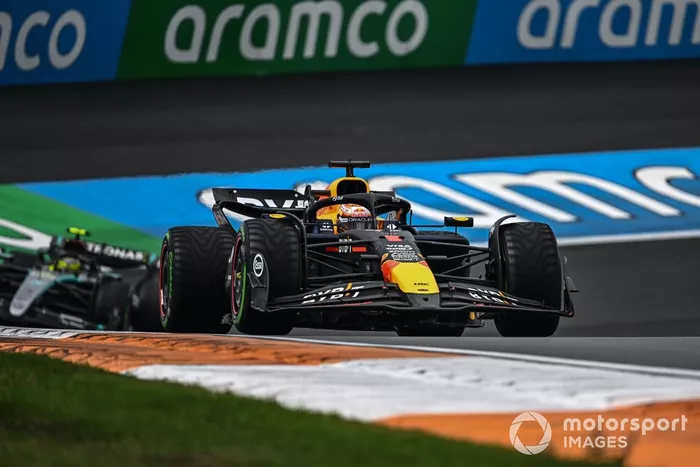 Max Verstappen, Red Bull Racing RB20, Lewis Hamilton, Mercedes F1 W15