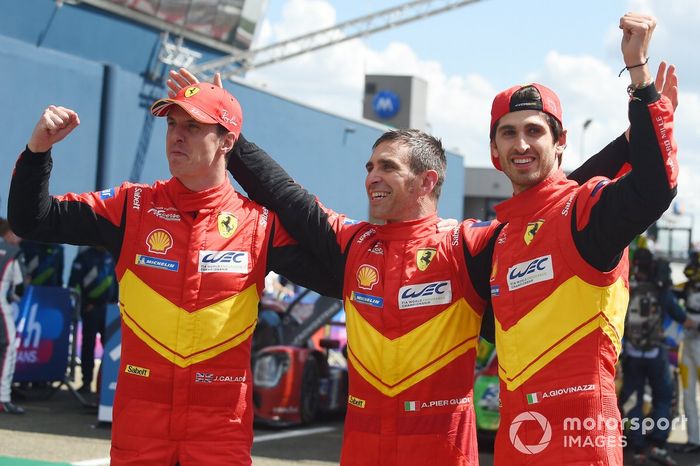 Ganadores de la carrera Alessandro Pier Guidi, James Calado, Antonio Giovinazzi, AF Corse Ferrari 499P