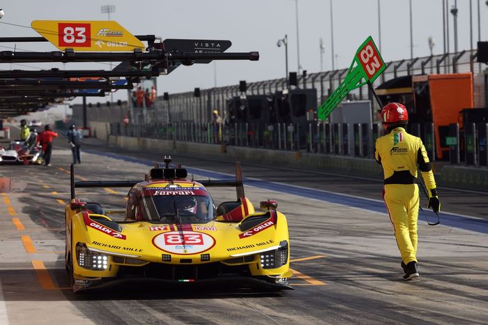 #83 AF Corse Ferrari 499P: Robert Kubica, Yifei Ye, Philip Hanson