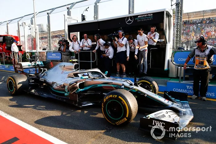 Valtteri Bottas, Mercedes AMG W10, vincitore, arriva al Parco Chiuso