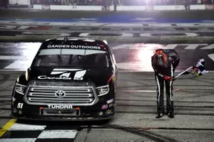 Race Winner Kyle Busch, Kyle Busch Motorsports, Toyota Tundra Cessna