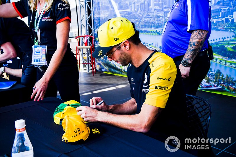 Daniel Ricciardo, Renault F1 Team signs autographs for fans