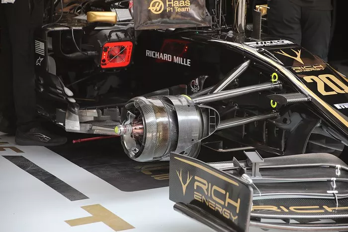 Haas F1 Team VF-19 front brake detail