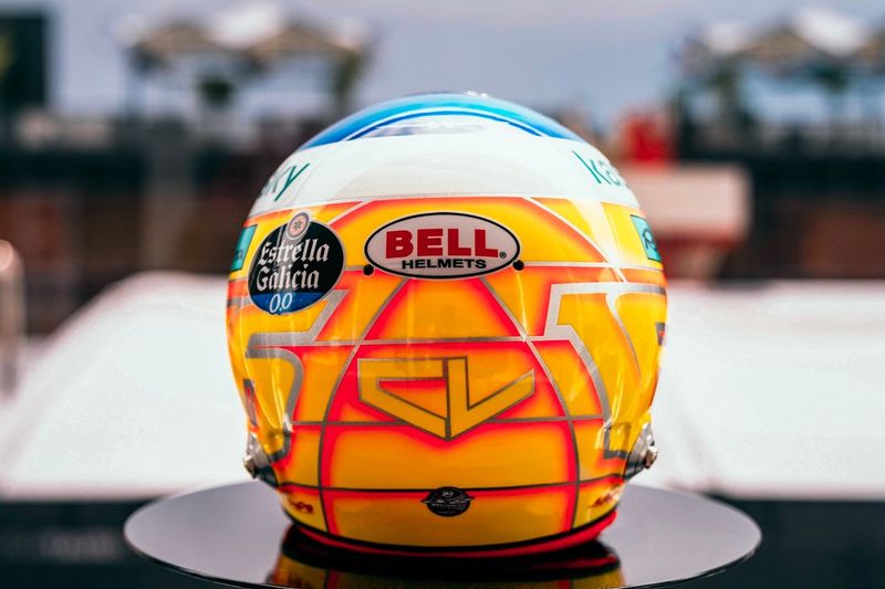 Casco con diseño especial de Charles Leclerc, Ferrari para el GP de Francia