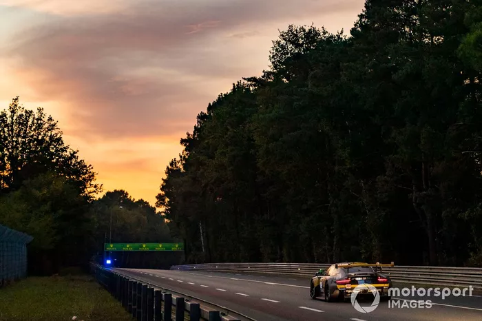 #89 Team Project 1 Porsche 911 RSR: 