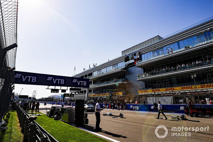 La parrilla comienza a tomar forma