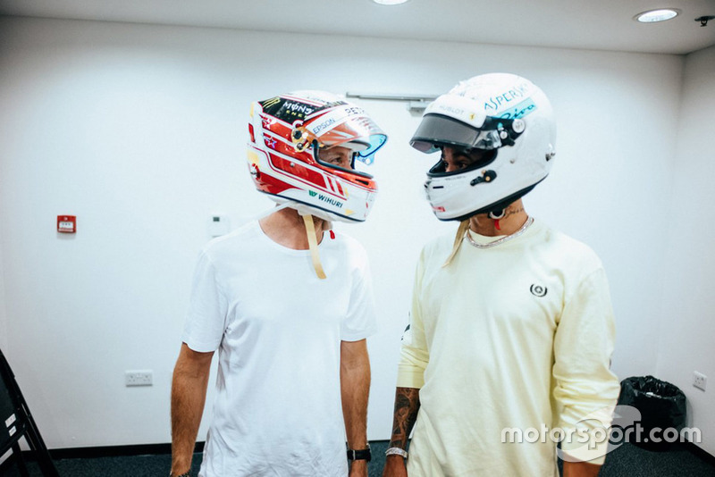 Lewis Hamilton, Sebastian Vettel, Mercedes AMG F1 W09, swap F1 helmets