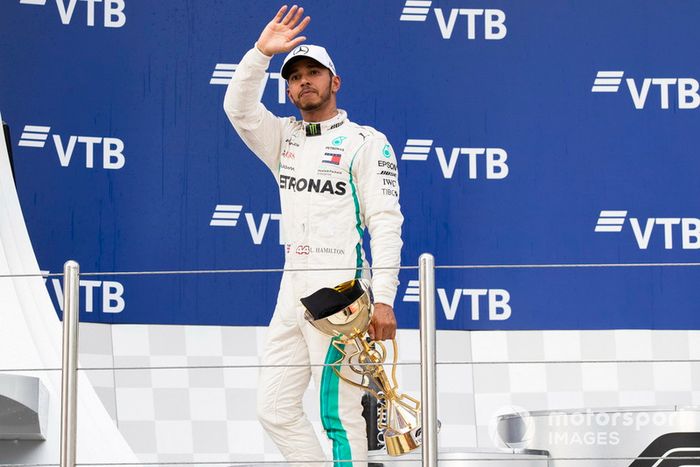 Podio: ganador de la carrera Lewis Hamilton, Mercedes AMG F1