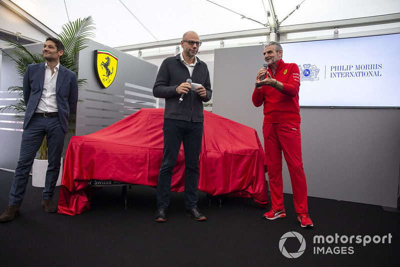 Maurizio Arrivabene, Ferrari-teambaas, bij de onthulling van de nieuwe Ferrari-livery