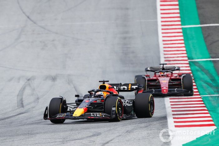 Max Verstappen, Red Bull Racing RB18, Charles Leclerc, Ferrari F1-75