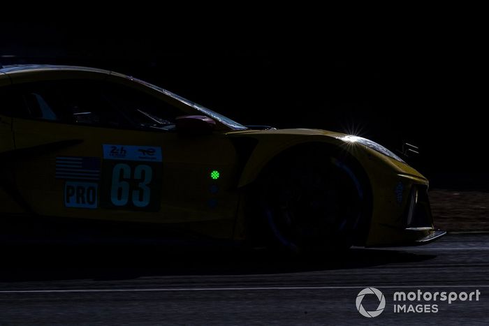#63 Corvette Racing Chevrolet Corvette C8.R LMGTE Pro de Antonio García, Jordan Taylor, Nicky Catsburg en la pista
