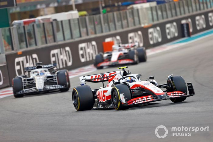 Mick Schumacher, Haas VF-22, Pierre Gasly, AlphaTauri AT03, Kevin Magnussen, Haas VF-22