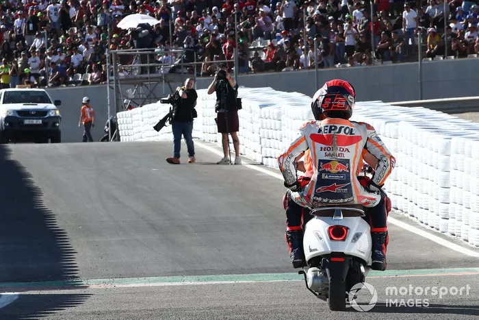 Marc Márquez, del equipo Repsol Honda, tras la caída
